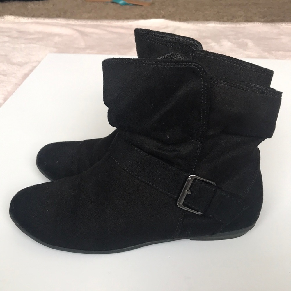 Black velvet short boots